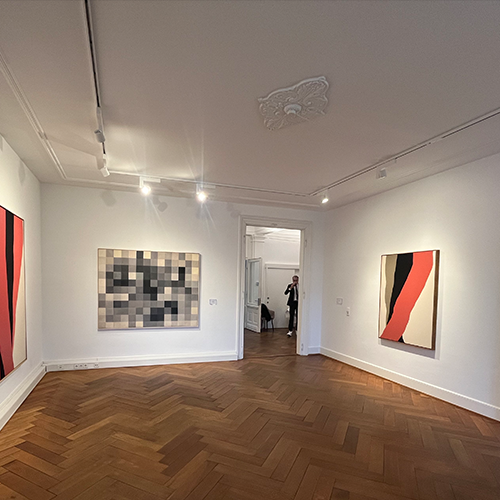 Picture of a displaying room in a gallery